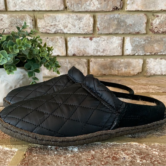 Sorel | Black Quilted Slippers - Picture 3 of 9